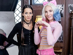 18 jahre, Fingern, Lecken, Lingerie, Milf, Muschi, Dürr, Entkleiden