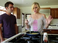 Брюнетки, Член, Секс без цензуры, Зрелые, Милф, Жесткий секс, Тату, Сиськи