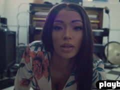 18 jaar, Zwart, Rondborstig, Ondergoed, Naakt, Softcore pornografie, Tiener, Tieten likken