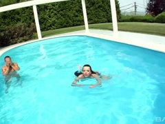 Grosse bite, Brunette brune, Éjaculation interne, De plein air, Piercing