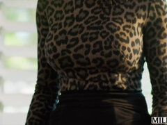 Grote mammen, Bruinharig, Sperma shot, Diep in de keel, Vingeren, Likken, Kut duiken, Lerarin