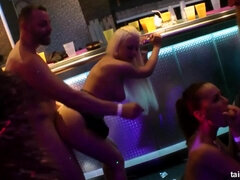 18, お尻, 気狂い, 酔っぱらう, ハードコア, 裸, 公共, オッパイの