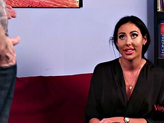 Enthousiasteling, Grote mammen, Naakte man aangeklede vrouw, Handbeurt, Ondergoed, Moeder die ik wil neuken, Verleid, Bekijker