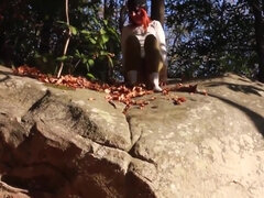 Vollbusig, Schwanz, Behaart, Natürlich, Im freien, Pissen, Öffentlich, Muschi