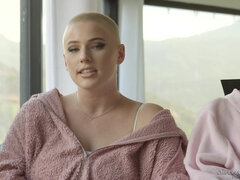 Achter de coulissen, Bruinharig, Grappig, Masseren, Moeder die ik wil neuken, Realiteit, Tatoeage, Tieten likken