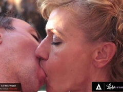 Pijpbeurt, Bruinharig, Sperma shot, Sperma in gezicht, Vingeren, Harig, Rijpe lesbienne, Kut duiken