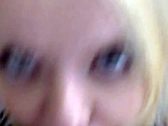 Blonde Luna mit fetten Titten und Tattoos