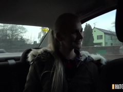 Blonde, Sucer une bite
