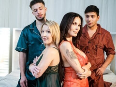 Большая жопа, Большой член, Большие сиськи, Минет, Член, Собачьи, Вчетвером