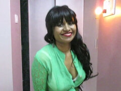 Leie, Grosse titten, Braunhaarige, Indisch, Milf