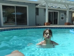 Sucer une bite, De plein air, Piscine, Pov, Adolescente