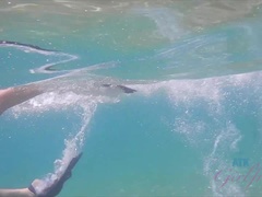 Amateur, Bikini, Blonde, Doigter, De plein air, Petite femme, Gicler, Mouillée