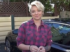 Rubia, Mamada, Coche, Semen en la boca, Corridas, Pov, Afeitado, Tetas