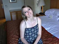 Sucer une bite, Petite amie, Branlette thaïlandaise, Pov