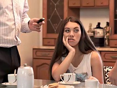Blasen, Braunhaarige, Auto, Freundin, Oma, Jungendliche (18+)
