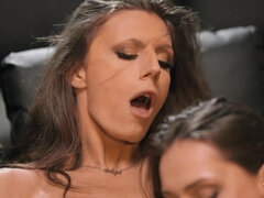 Anal, Gros seins, Bisexuelle, Brunette brune, En levrette, Faciale, Piercing, Transsexuelle