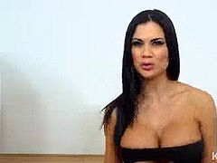 Leie, Blondine, Blasen, Britisch, Viele männer bespritzen eine frau, Aufs gesicht abspritzen, Öffentlich, Hure