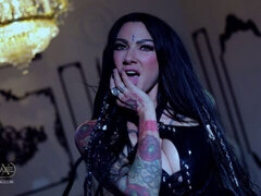 Fingern, Klaffend, Masturbation, Milf, Schuhe, Solo, Tätowierung, Titten