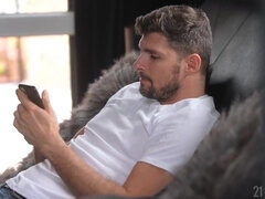 Anal, Gros seins, Sucer une bite, Tir de sperme, Gorge profonde, Faciale, Branlette thaïlandaise, Adolescente