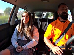 Amateur, Voiture, Femme couguar, Mère que j'aimerais baiser, Public, Réalité, Étudiant, Sous la jupe