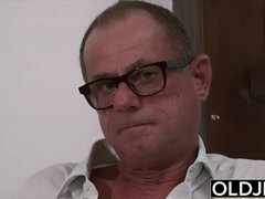 18 jahre, Blasen, Braunhaarige, Grossvater, Unschuldig, Lecken, Jungendliche (18+), Titten