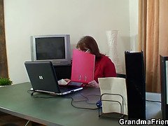 Dubbele penetratie, Omie, Masturbatie, Rijpe lesbienne, Moeder die ik wil neuken, Kantoor, Realiteit, Stiefmoeder