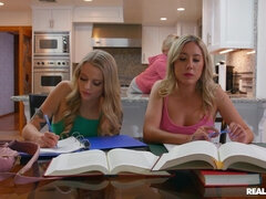 Gros cul, Blonde, Léchez, Mère que j'aimerais baiser, Maman, Seins naturels, Chatte, Nénés