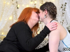 Mooie dikke vrouwen, Mollig, Dik, Omie, Lesbisch, Rijpe lesbienne, Kut duiken, Tieten likken