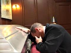 18, ベビーシッター, フェラチオ, イく瞬間, 手コキする, 熟年, オッパイの, 妻