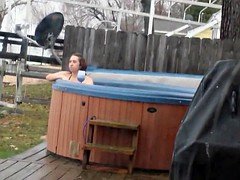 На публике, Подглядывание