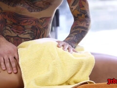 Kont, Grote mammen, Diep in de keel, Masseren, Moeder die ik wil neuken, Kut duiken, Tatoeage, Tieten likken