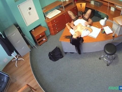 医者, 指いじり, なめる, 看護婦, オフィス, オマンコ, ユニフォーム, のぞき
