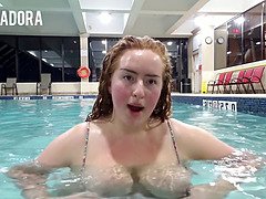 Busty fat demonstrating & doing pouncing wanks in hotel public pool