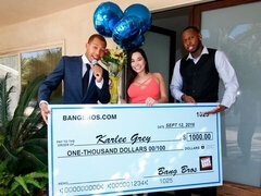 Schwarz, Blasen, Braunhaarige, Hundestellung, Handjob, Riesig, Jungendliche (18+), Flotter dreier