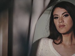 Lonely cougar has an orgasm with a stranger
