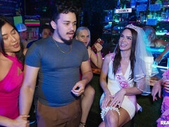 18 años, Culo grande, Verga grande, Mamada, Morena, Estilo perrito, Tetas naturales, Tetas