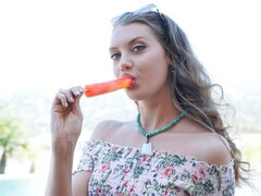 Blonde, Sucer une bite, En levrette, Poilue, Branlette thaïlandaise, Embrassement, Léchez, Adolescente