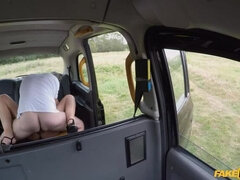 Gros seins, Voiture, Queue, Faciale, Doigter, Pov, Chatte, Cheveux courts