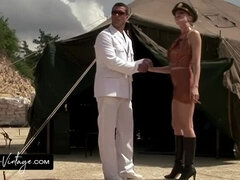 In den arsch, Grosse titten, Blondine, Doppelpenetration, Hd, Mann mann frau, Flotter dreier, Uniform