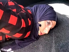 Arabe, Culo grande, Coche, Peludo, Embarazada, Público, Coño, Atada