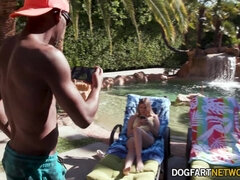 Grosser schwanz, Schwarz, Spermaladung, Aufs gesicht abspritzen, Interrassisch, Muschi, Rasiert