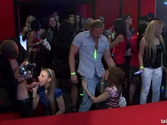 Blasen, Bekleidet, Tanzen, Hardcore, Orgie, Party, Pornostars, Satin