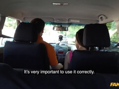 Gros seins, Sucer une bite, Brunette brune, Voiture, Tir de sperme, Hd, Public, Réalité