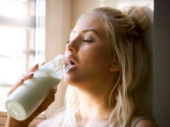 Amateur, Grosse bite, Blonde, Sucer une bite, En levrette, Seins naturels, Maigrichonne, Nénés