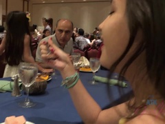 Leie, Blasen, Braunhaarige, Freundin, Handjob, Latina, Dürr, Titten