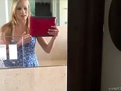 Arsch, Grosser arsch, Fingern, Lesbisch, Lecken, Natürlichen titten, Muschi, Titten