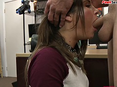 Leie, Tussi, Grosser schwanz, Blasen, Pummelig, Riesenschwanz, Büro, Pov