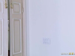 Morena, Tetas naturales, Realidad