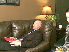 Secretaria disfruta venida interna del jefe