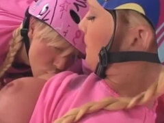 18, ブロンド, 指いじり, ハードコア, Hd, キス, レズビアン, 小柄